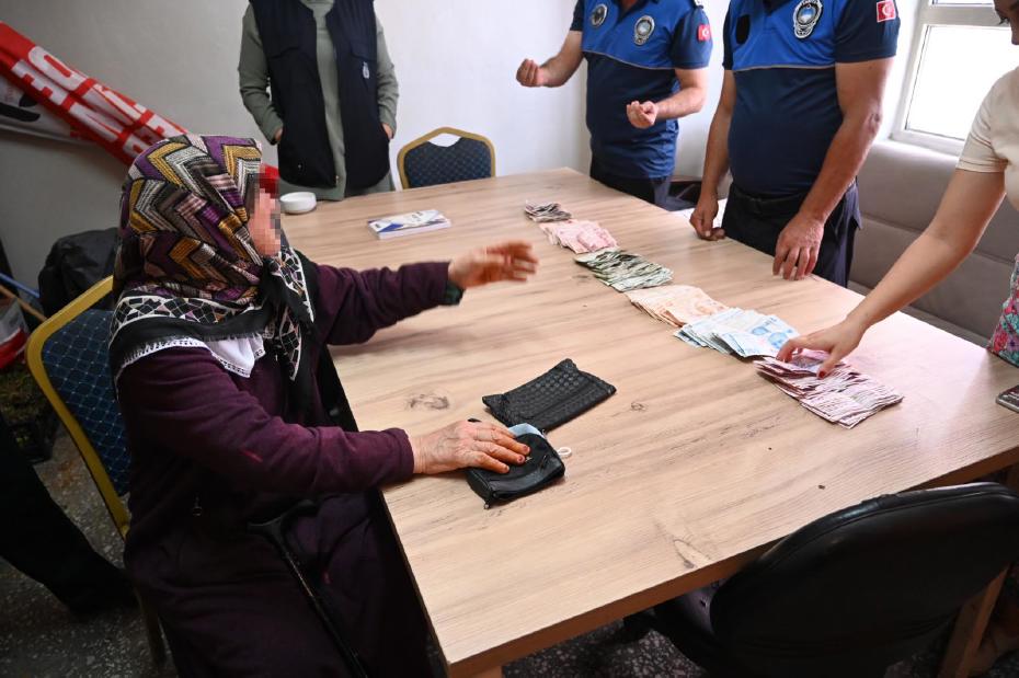 Kırıkkale'de Dilencinin Üzerinden Yüksek Miktarda Para Çıkarma Olayı