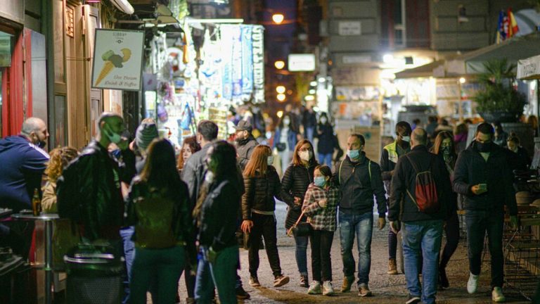 Milan neden gece yarısından sonra dondurma ve pizza satışını yasaklamaya hazırlanıyor?