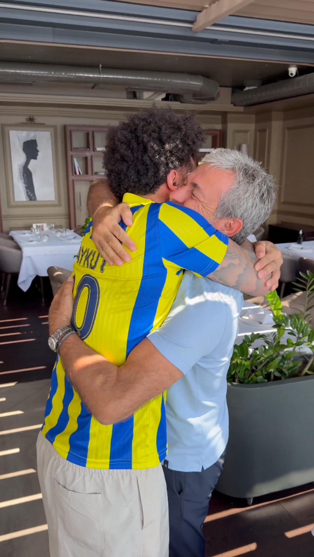 Fenerbahce'den eski futbolcu Cristian Baroni Aykut Kocaman görünce ağladı! Eğer Türkiye'deysem ... 2