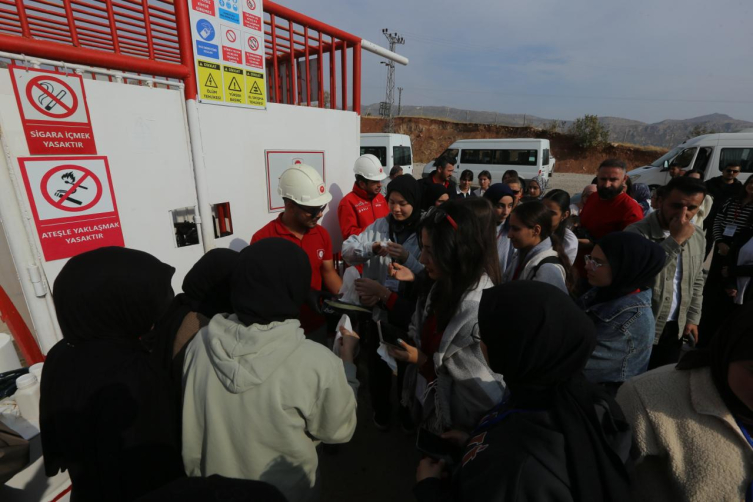 Gabar'da öğrencileri ağırladı
